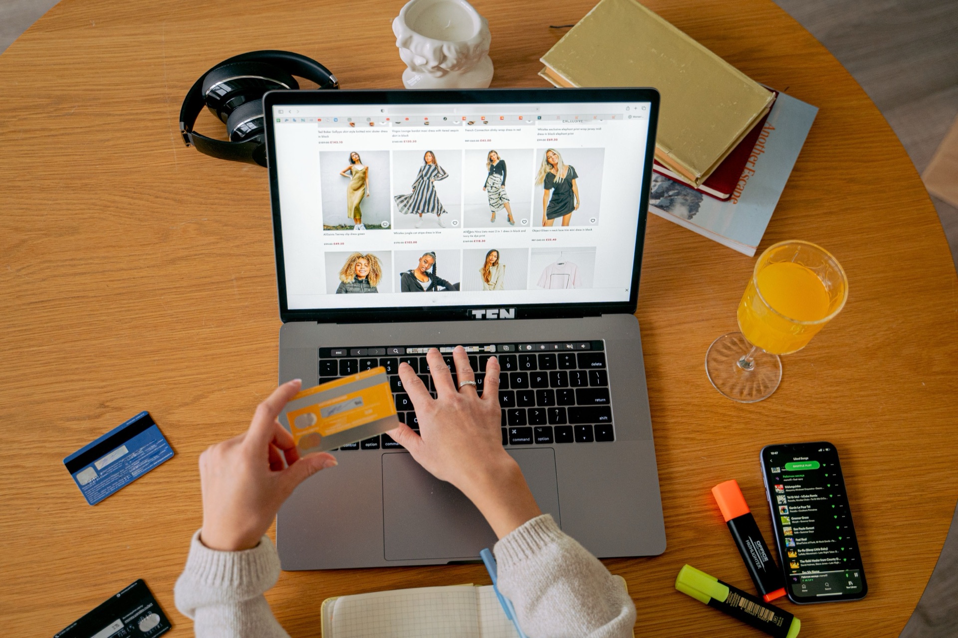Usare un motore di raccomandazione prodotti per il cross-selling nel carrello